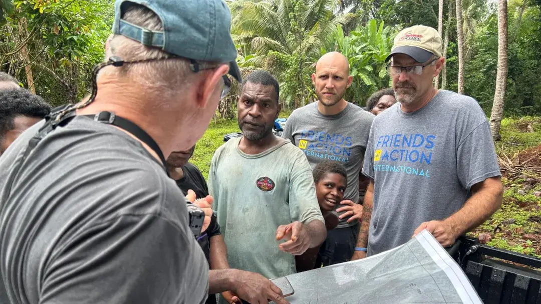 The team assessing alternative options with the Ni-Van people.